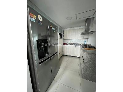Apartamento de 2 alcobas en venta en Zona Alta Del Poblado, Medellín, 168 m² · foto 3 de 11