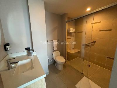 Apartamento de 2 alcobas en venta en El Poblado, Medellín, 77 m² · foto 3 de 10