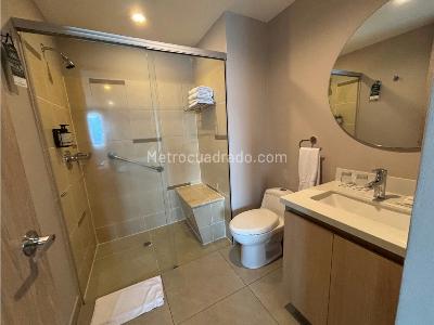 Apartamento de 2 alcobas en venta en El Poblado, Medellín, 77 m² · foto 5 de 10