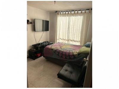 Apartamento de 4 alcobas en venta en Loma De Los Bernal, Medellín, 100 m² · foto 2 de 14