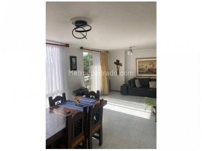 Apartamento de 4 alcobas en venta en Loma De Los Bernal, Medellín, 100 m² · foto 7 de 14