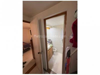 Apartamento de 4 alcobas en venta en Loma De Los Bernal, Medellín, 100 m² · foto 11 de 14