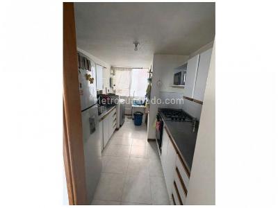 Apartamento de 4 alcobas en venta en Loma De Los Bernal, Medellín, 100 m² · foto 14 de 14