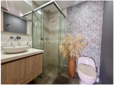 Apartamento de 2 alcobas en venta en El Poblado, Medellín, 78 m² · foto 10 de 18
