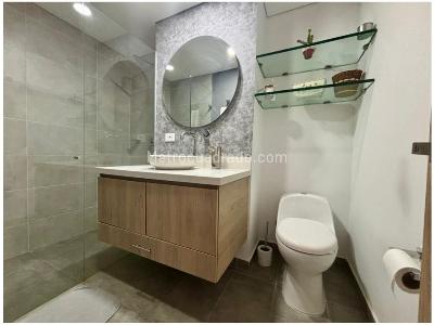 Apartamento de 2 alcobas en venta en El Poblado, Medellín, 78 m² · foto 17 de 18
