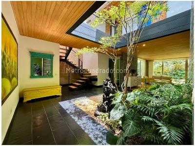 Casa de 4 alcobas en venta en Montessori, Envigado, 345 m² · foto 2 de 20
