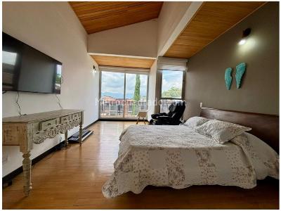 Casa de 4 alcobas en venta en Montessori, Envigado, 345 m² · foto 13 de 20