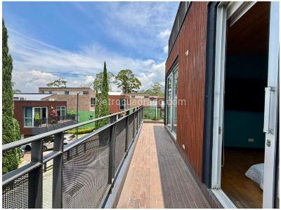 Casa de 4 alcobas en venta en Montessori, Envigado, 345 m² · foto 18 de 20
