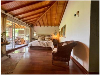 Casa de 3 alcobas en venta en Loma Benedictinos, Envigado, 350 m² · foto 3 de 20