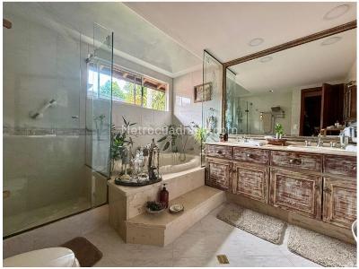 Casa de 3 alcobas en venta en Loma Benedictinos, Envigado, 350 m² · foto 6 de 20