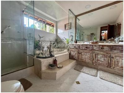 Casa de 3 alcobas en venta en Loma Benedictinos, Envigado, 350 m² · foto 7 de 20