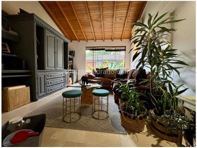 Casa de 3 alcobas en venta en Loma Benedictinos, Envigado, 350 m² · foto 9 de 20