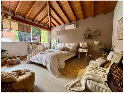 Casa de 3 alcobas en venta en Loma Benedictinos, Envigado, 350 m² · foto 12 de 20