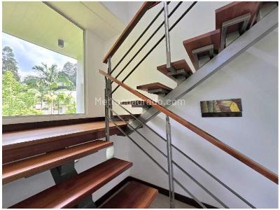 Casa de 3 alcobas en venta en Loma El Escobero, Envigado, 528 m² · foto 4 de 18