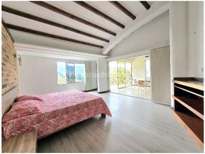 Casa de 3 alcobas en venta en Loma El Escobero, Envigado, 528 m² · foto 10 de 18