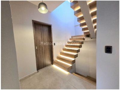 Casa de 4 alcobas en venta en San Jose, Sabaneta, 372 m² · foto 18 de 20