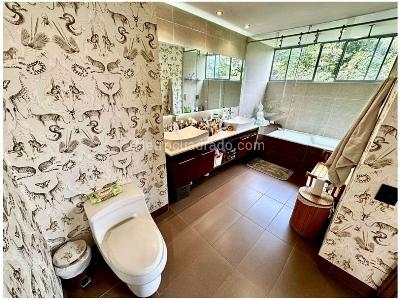 Apartamento de 3 alcobas en venta en El Poblado, Medellín, 235 m² · foto 12 de 18