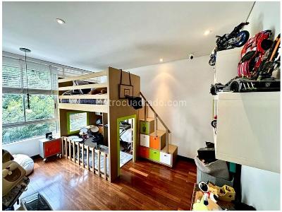 Apartamento de 3 alcobas en venta en El Poblado, Medellín, 235 m² · foto 15 de 18