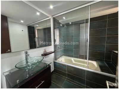 Apartamento de 2 alcobas en venta en El Poblado, Medellín, 80 m² · foto 10 de 16