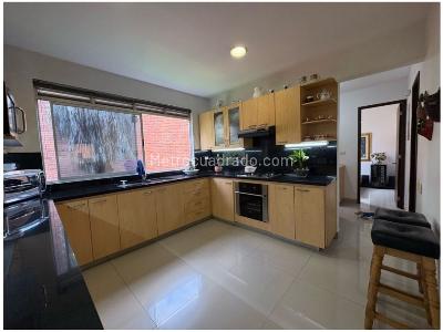 Casa de 3 alcobas en venta en Intermedia, Envigado, 516 m² · foto 10 de 20