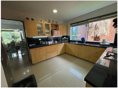 Casa de 3 alcobas en venta en Intermedia, Envigado, 516 m² · foto 11 de 20