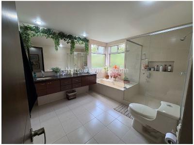 Casa de 3 alcobas en venta en Intermedia, Envigado, 516 m² · foto 18 de 20
