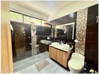 Casa de 4 alcobas en venta en El Poblado, Medellín, 240 m² · foto 15 de 19