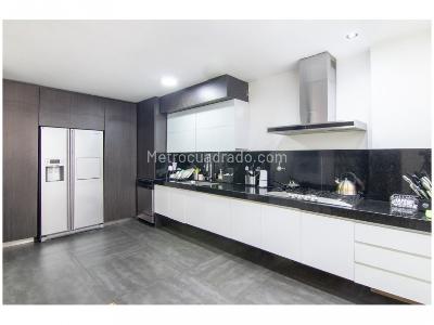 Apartamento de 3 alcobas en venta en El Poblado, Medellín, 300 m² · foto 4 de 11