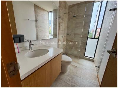 Apartamento de 3 alcobas en venta en El Poblado, Medellín, 216 m² · foto 11 de 20