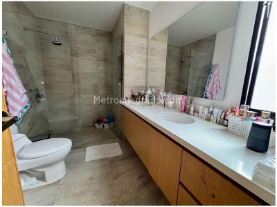 Apartamento de 3 alcobas en venta en El Poblado, Medellín, 216 m² · foto 14 de 20