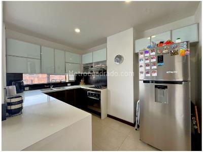 Apartamento de 3 alcobas en venta en El Poblado, Medellín, 137 m² · foto 8 de 20