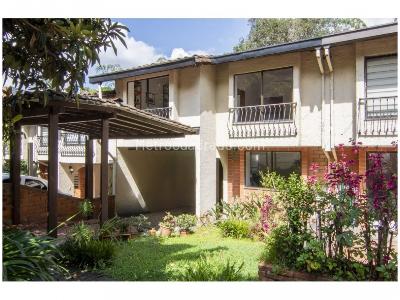 Casa de 3 alcobas en venta en La Sebastiana, Envigado, 241 m² · foto 3 de 20