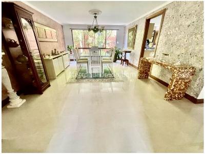 Apartamento de 3 alcobas en venta en El Poblado, Medellín, 226 m² · foto 6 de 19
