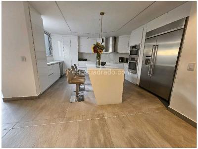 Casa de 4 alcobas en venta en El Poblado, Medellín, 730 m² · foto 10 de 14