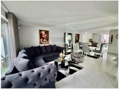 Casa de 3 alcobas en venta en El Poblado, Medellín, 230 m² · foto 2 de 13