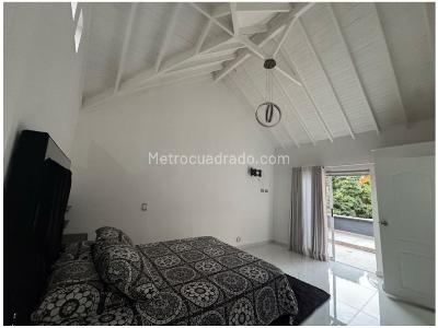 Casa de 3 alcobas en venta en El Poblado, Medellín, 230 m² · foto 8 de 13
