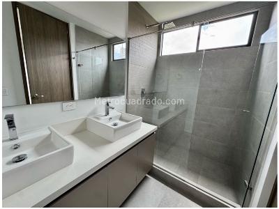 Apartamento de 2 alcobas en venta en El Poblado, Medellín, 94 m² · foto 5 de 16