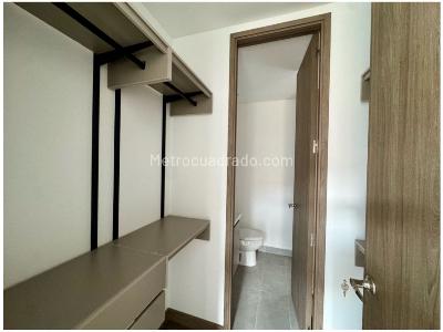 Apartamento de 2 alcobas en venta en El Poblado, Medellín, 94 m² · foto 10 de 16
