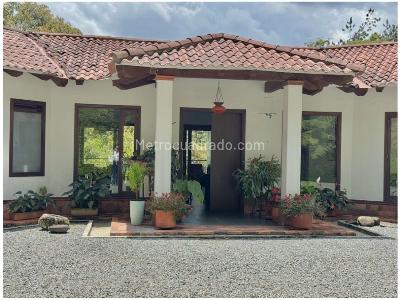 Casa de 4 alcobas en venta en Retiro, Medellín, 283 m² · foto 2 de 20