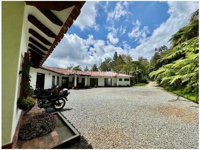 Casa de 4 alcobas en venta en Retiro, Medellín, 283 m² · foto 3 de 20