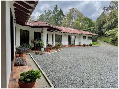 Casa de 4 alcobas en venta en Retiro, Medellín, 283 m² · foto 13 de 20