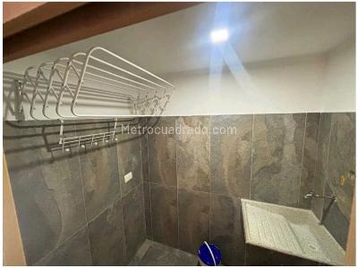 Apartamento de 2 alcobas en venta en Loma De Los Bernal, Medellín, 84 m² · foto 3 de 16