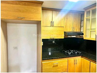 Apartamento de 2 alcobas en venta en Loma De Los Bernal, Medellín, 84 m² · foto 13 de 16