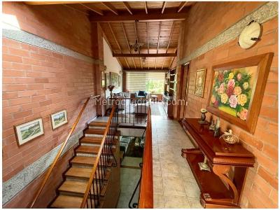 Casa de 4 alcobas en venta en La Sebastiana, Envigado, 240 m² · foto 13 de 19
