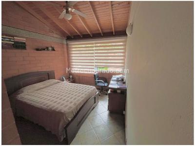Casa de 4 alcobas en venta en La Sebastiana, Envigado, 240 m² · foto 18 de 19