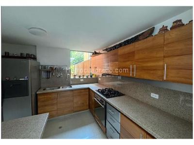 Casa de 3 alcobas en venta en Envigado, Envigado, 251 m² · foto 8 de 16