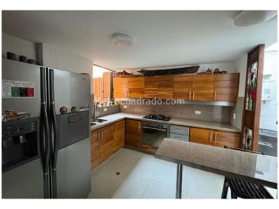 Casa de 3 alcobas en venta en Envigado, Envigado, 251 m² · foto 9 de 16