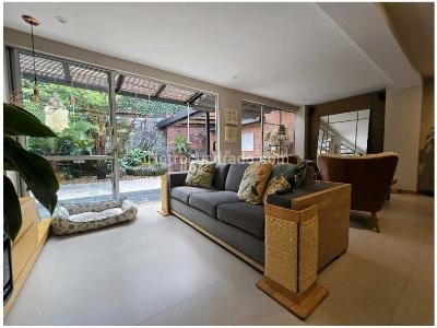 Casa de 3 alcobas en venta en Benedictinos, Envigado, 217 m² · foto 2 de 20