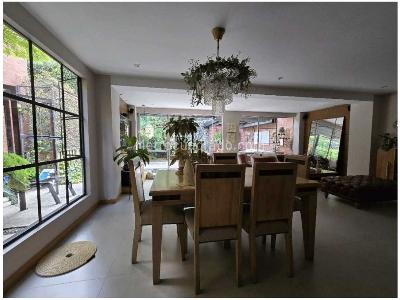 Casa de 3 alcobas en venta en Benedictinos, Envigado, 217 m² · foto 4 de 20