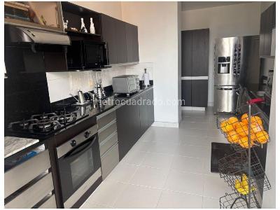 Apartamento de 3 alcobas en venta en El Poblado, Medellín, 214 m² · foto 9 de 20
